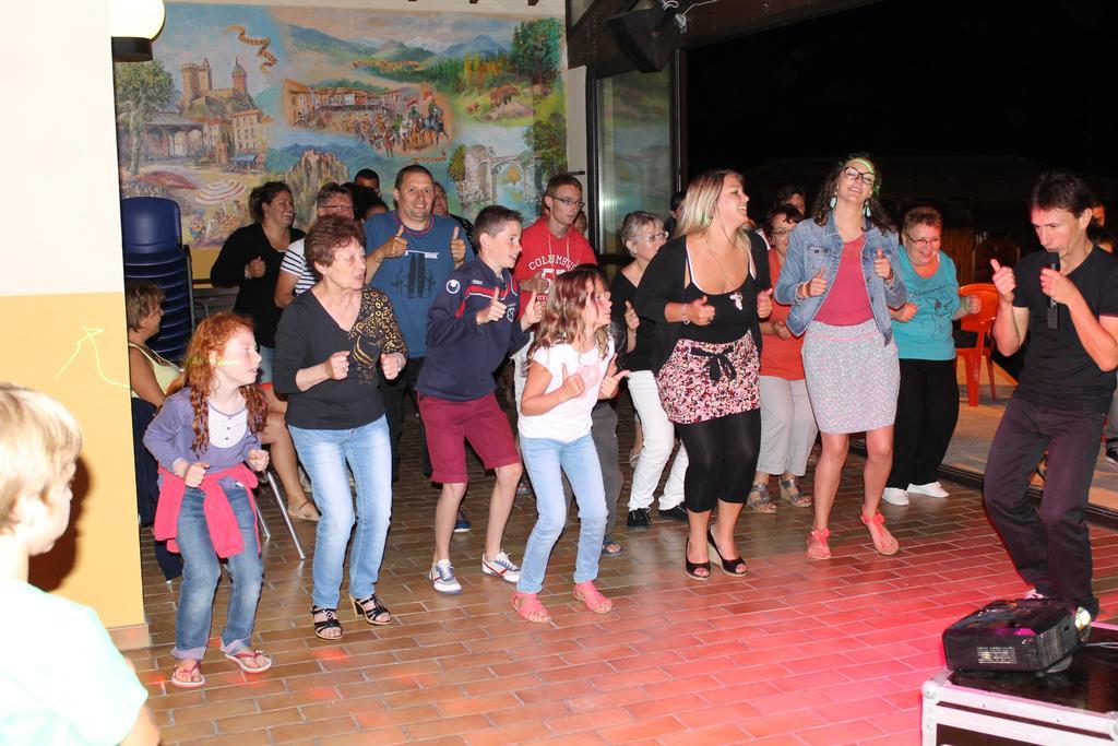 Camping Le Pre Cathare Lavelanet Exterior foto